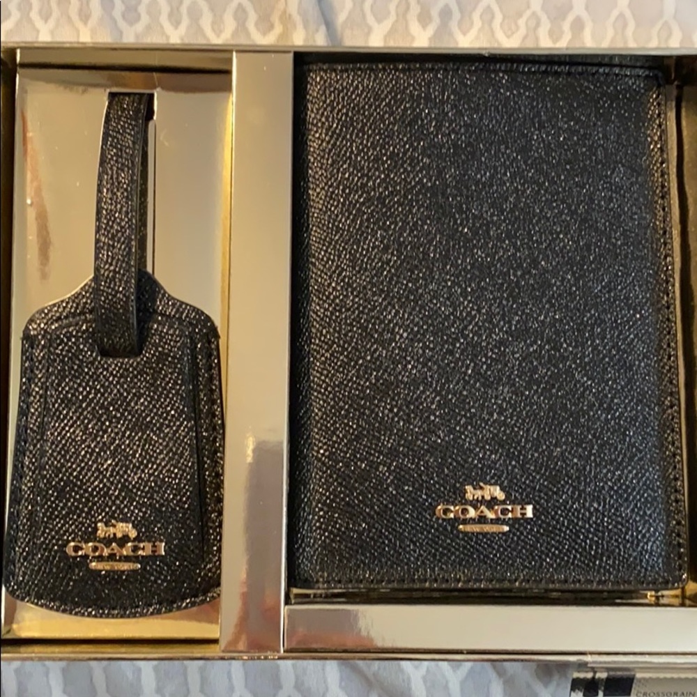 Coach passport set